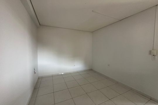 Quarto de casa para alugar com 1 quarto, 50m² em Jardim Belval, Barueri