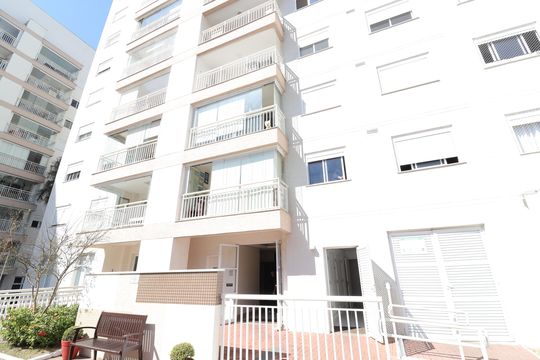 Fachada do bloco de apartamento para alugar com 2 quartos, 61m² em Vila Isa, São Paulo
