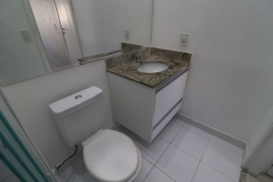 Banheiro da Suíte de apartamento para alugar com 2 quartos, 61m² em Vila Isa, São Paulo