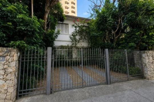 Casa à venda com 3 quartos, 230m² em Indianópolis, São Paulo