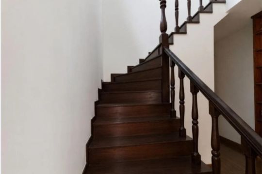 Escada de casa à venda com 3 quartos, 230m² em Indianópolis, São Paulo