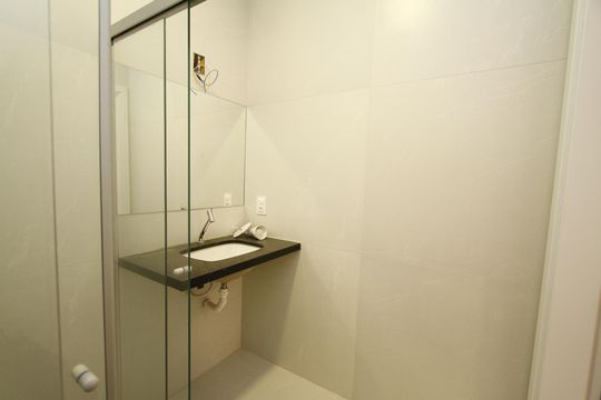 Banheiro de kitnet/studio à venda com 1 quarto, 40m² em Centro, Belo Horizonte