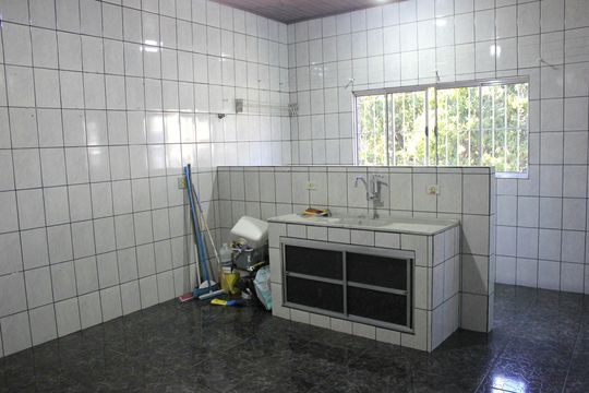 Sala e cozinha  de kitnet/studio para alugar com 1 quarto, 50m² em Jardim Valeria, Guarulhos