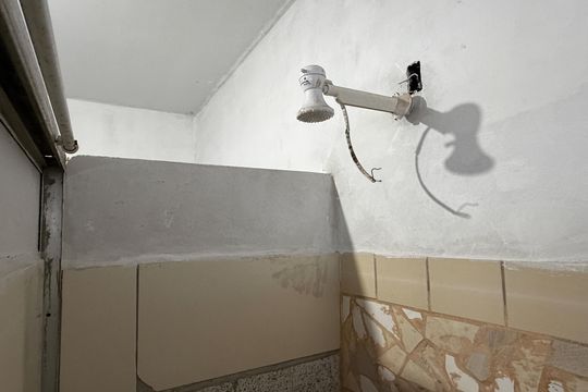 Banheiro de casa de condomínio para alugar com 1 quarto, 35m² em Estuário, Santos