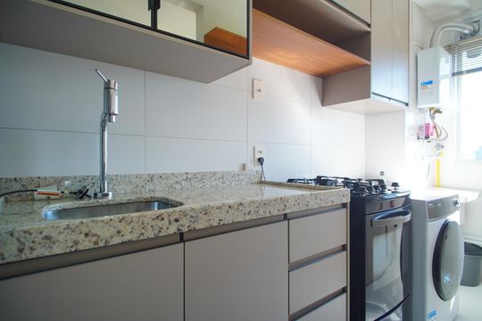 Cozinha de apartamento para alugar com 2 quartos, 57m² em Passo D’areia, Porto Alegre