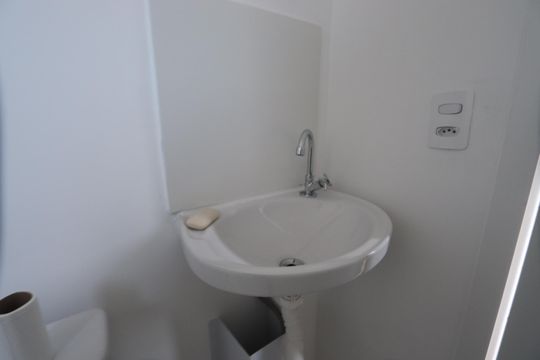 Banheiro de kitnet/studio à venda com 1 quarto, 19m² em Vila Ema, São Paulo