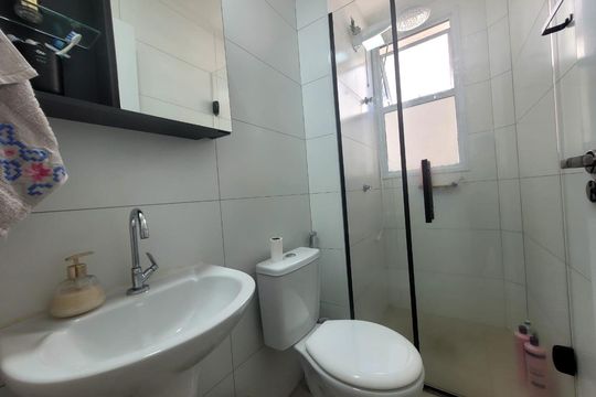 Banheiro de apartamento para alugar com 2 quartos, 54m² em Jardim Terramerica 3, Americana