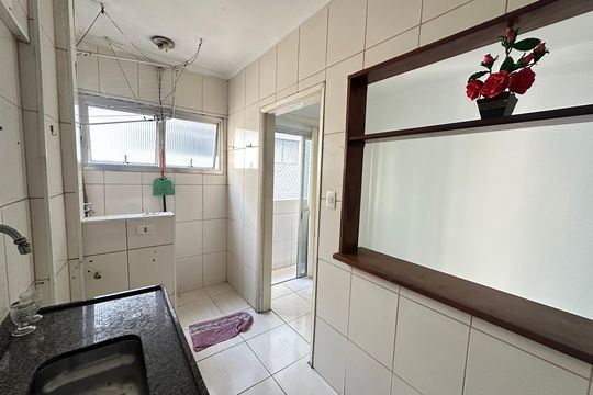 Cozinha de apartamento para alugar com 1 quarto, 60m² em Centro, São Vicente