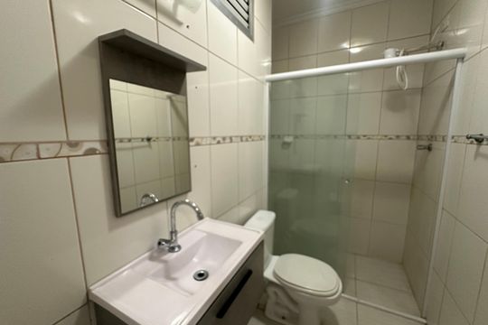 Banheiro de apartamento para alugar com 1 quarto, 60m² em Centro, São Vicente