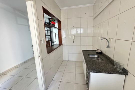 Cozinha de apartamento para alugar com 1 quarto, 60m² em Centro, São Vicente