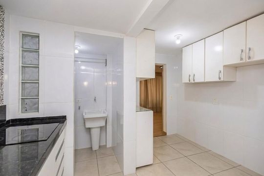 Cozinha de apartamento para alugar com 2 quartos, 59m² em Portão, Curitiba
