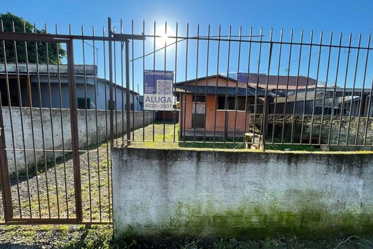 Placa instalada em 31/07/2026 com o código SUPD-190 de casa para alugar com 1 quarto, 28m² em Scharlau, São Leopoldo