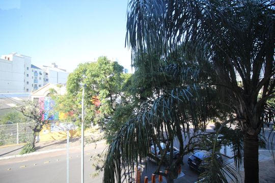 Vista da Sala de apartamento para alugar com 2 quartos, 80m² em Petrópolis, Porto Alegre
