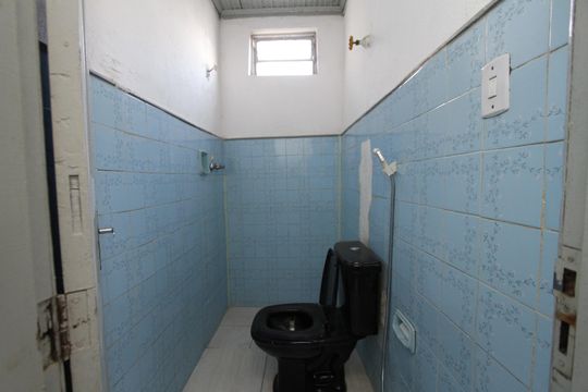 Banheiro de casa para alugar com 2 quartos, 150m² em Jardim Montanhês, Belo Horizonte