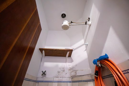Banheiro de serviço de apartamento à venda com 3 quartos, 79m² em Olaria, Rio de Janeiro