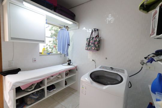 Área de Serviço de casa à venda com 5 quartos, 248m² em Campo Grande, São Paulo