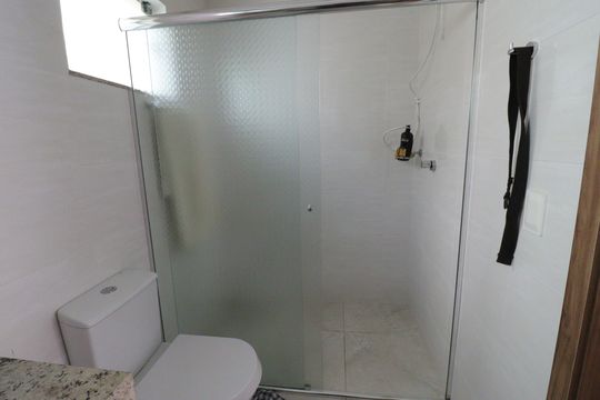 Banheiro da Suíte de casa à venda com 5 quartos, 248m² em Campo Grande, São Paulo