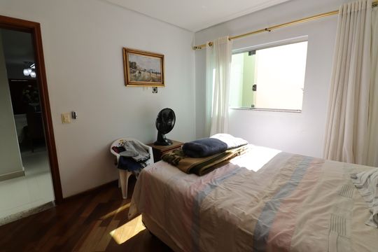 Quarto de casa à venda com 5 quartos, 248m² em Campo Grande, São Paulo