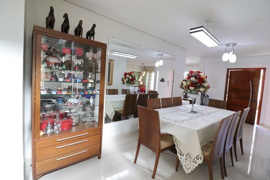 Casa à venda com 5 quartos, 248m² em Campo Grande, São Paulo