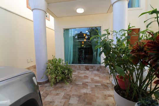 Quintal de casa à venda com 5 quartos, 248m² em Campo Grande, São Paulo