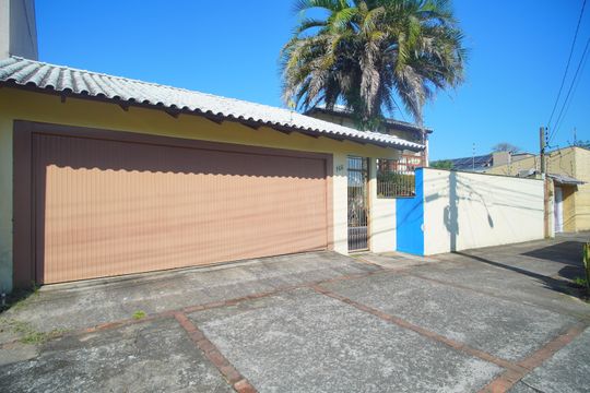 Fachada de casa à venda com 5 quartos, 300m² em Industrial, Novo Hamburgo
