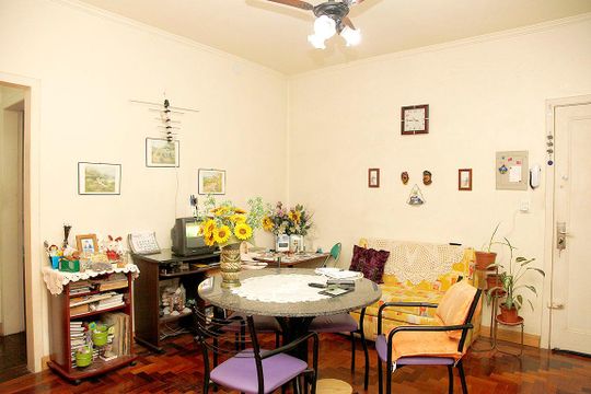 Sala de apartamento à venda com 2 quartos, 60m² em Santana, Porto Alegre