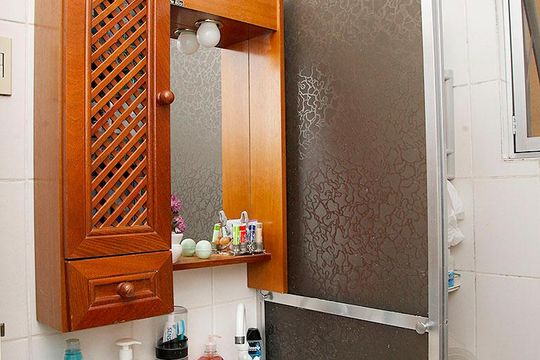 Banheiro de apartamento à venda com 2 quartos, 60m² em Santana, Porto Alegre