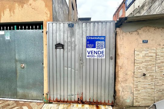 Placa instalada na fachada do imóvel  de casa à venda com 3 quartos, 300m² em Vila Sao Joao Batista, Guarulhos