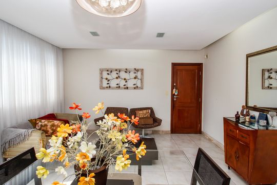 Casa à venda com 5 quartos, 450m² em Buritis, Belo Horizonte