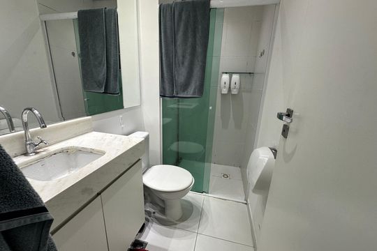 Banheiro de apartamento à venda com 1 quarto, 26m² em Bethaville I, Barueri