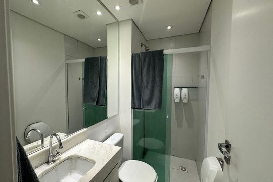 Banheiro de apartamento à venda com 1 quarto, 26m² em Bethaville I, Barueri