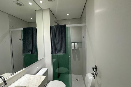 Banheiro de apartamento à venda com 1 quarto, 26m² em Bethaville I, Barueri