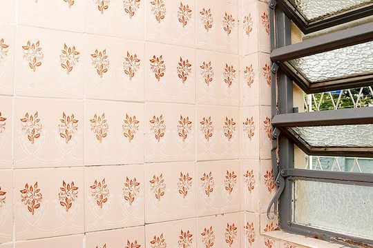 Banheiro de apartamento à venda com 1 quarto, 50m² em Menino Deus, Porto Alegre