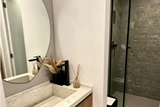 Banheiro de apartamento à venda com 1 quarto, 46m² em Vila Sonia, São Paulo