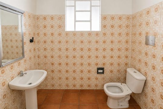 Banheiro de casa para alugar com 3 quartos, 94m² em Duarte Silveira, Petrópolis