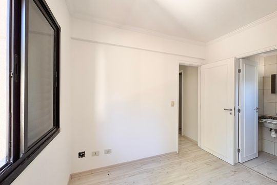 Suíte  de apartamento à venda com 2 quartos, 61m² em Vila Primavera, São Paulo