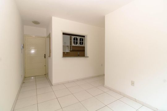 Sala de apartamento para alugar com 1 quarto, 48m² em São Sebastião, Porto Alegre