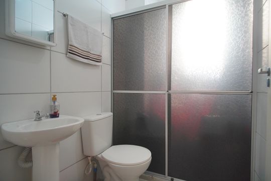Banheiro de apartamento à venda com 2 quartos, 51m² em Campina, São Leopoldo