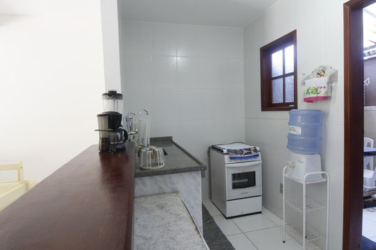 Cozinha de casa de condomínio para alugar com 2 quartos, 60m² em Peró, Cabo Frio
