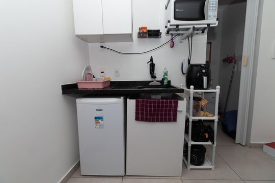 Cozinha de kitnet/studio para alugar com 1 quarto, 15m² em Perdizes, São Paulo