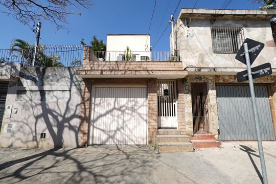 Fachada de casa à venda com 2 quartos, 100m² em Vila São José, São Paulo