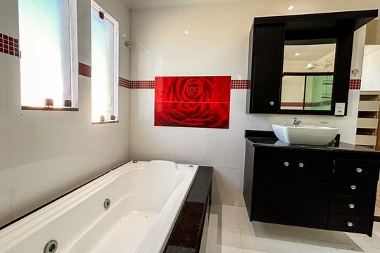 Casa para alugar com 5 quartos, 608m² em Enseada das Gaivotas, Rio das Ostras