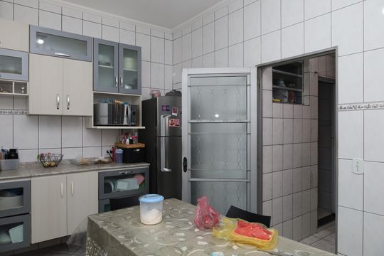 Cozinha de casa de condomínio à venda com 2 quartos, 106m² em Jardim Miriam, São Paulo