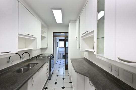 Cozinha de apartamento para alugar com 4 quartos, 156m² em Vila Morumbi, São Paulo
