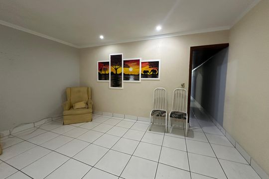 Sala de casa para alugar com 3 quartos, 150m² em Recanto Phrynea, Barueri