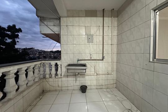 Área de Serviço de casa para alugar com 3 quartos, 150m² em Recanto Phrynea, Barueri
