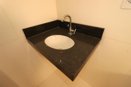 Banheiro da Suíte 2 - Pia de casa à venda com 2 quartos, 143m² em Jardim Rina, Santo André