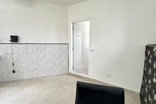 Sala - Quarto  de kitnet/studio para alugar com 1 quarto, 30m² em Jardim Presidente Dutra, Guarulhos