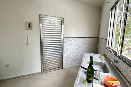 Cozinha de kitnet/studio para alugar com 1 quarto, 30m² em Jardim Presidente Dutra, Guarulhos