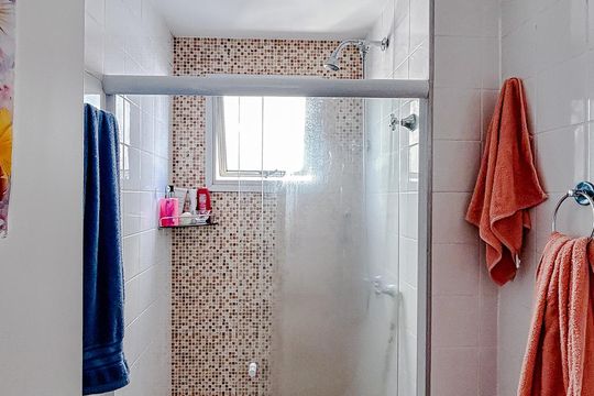 Banheiro de apartamento para alugar com 2 quartos, 57m² em Vila Esperança, São Paulo